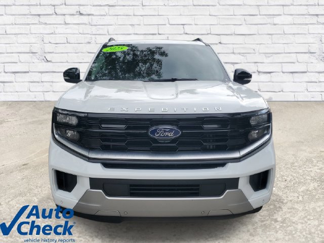 Used 2025 Ford Expedition Platinum w/ Driver's Package AWD/4WD image 6