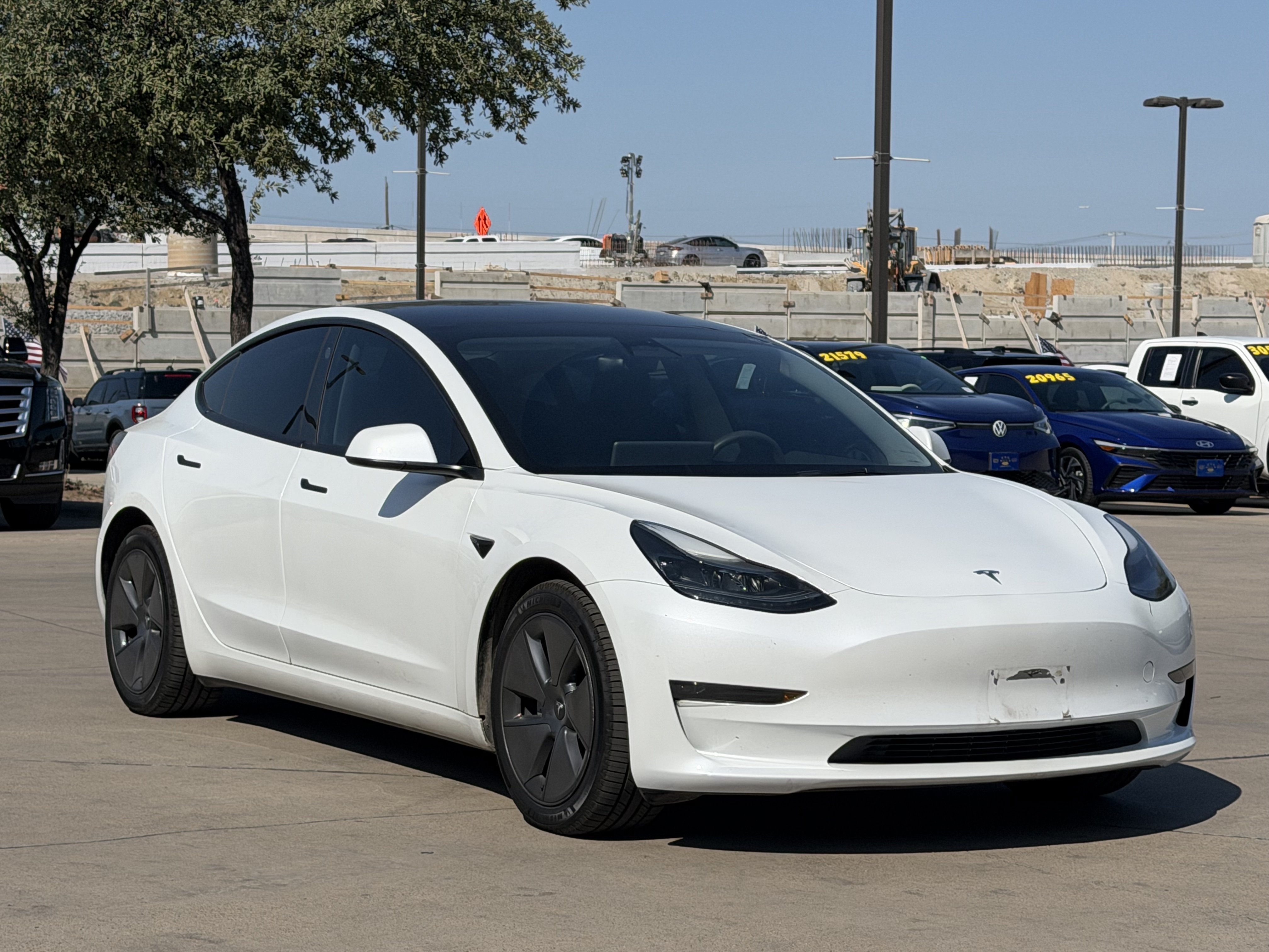 Used 2023 Tesla Model 3 Standard Range RWD image 1