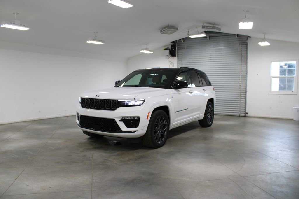 Used 2024 Jeep Grand Cherokee Summit AWD/4WD image 4