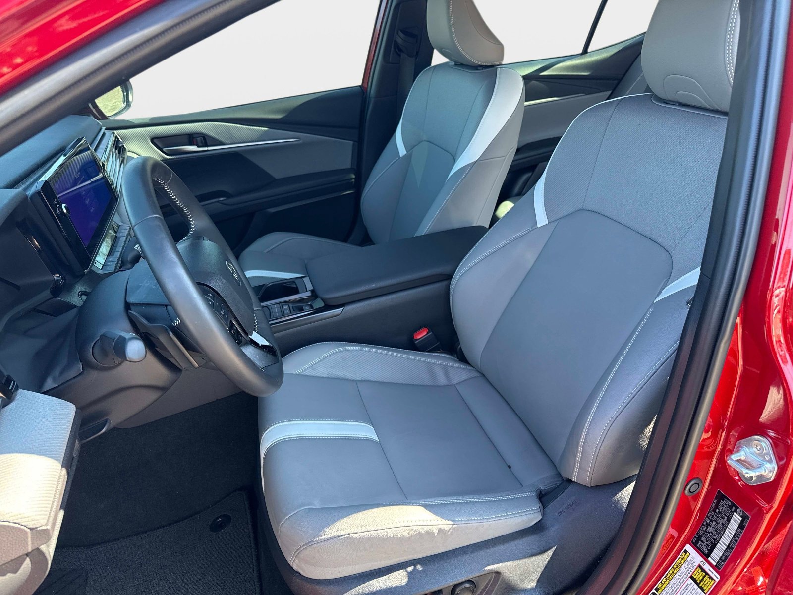 Used 2025 Toyota Camry SE w/ Multimedia Upgrade Package image 19