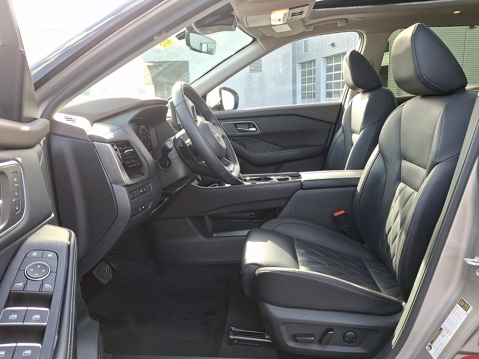 Certified 2023 Nissan Rogue Platinum w/ Platinum Premium Package AWD/4WD image 13