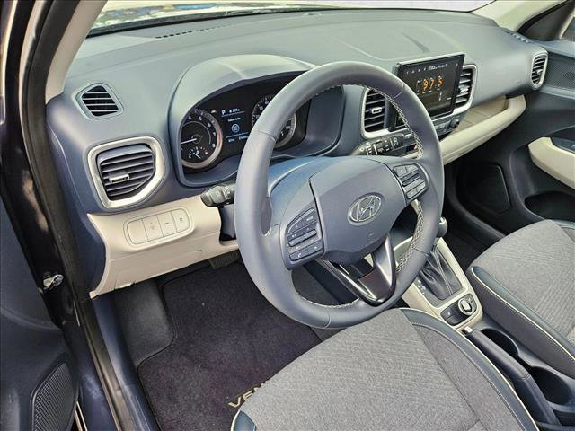 Used 2021 Hyundai Venue FWD image 10