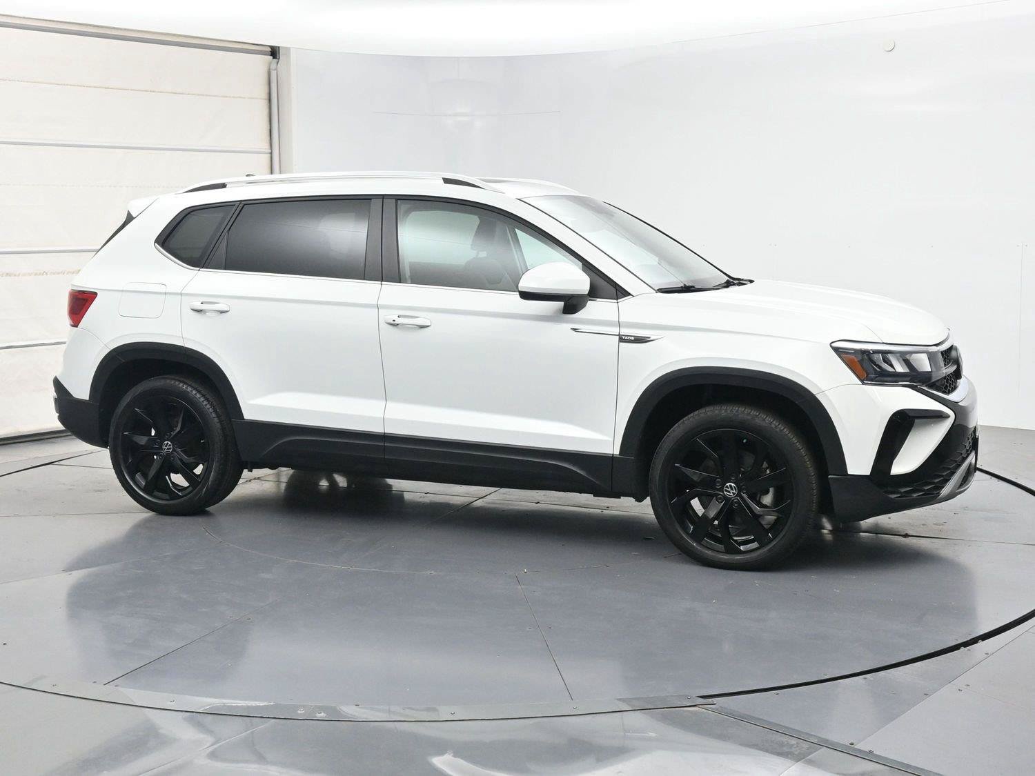 Used 2023 Volkswagen Taos SE w/ Panoramic Sunroof Package FWD image 27