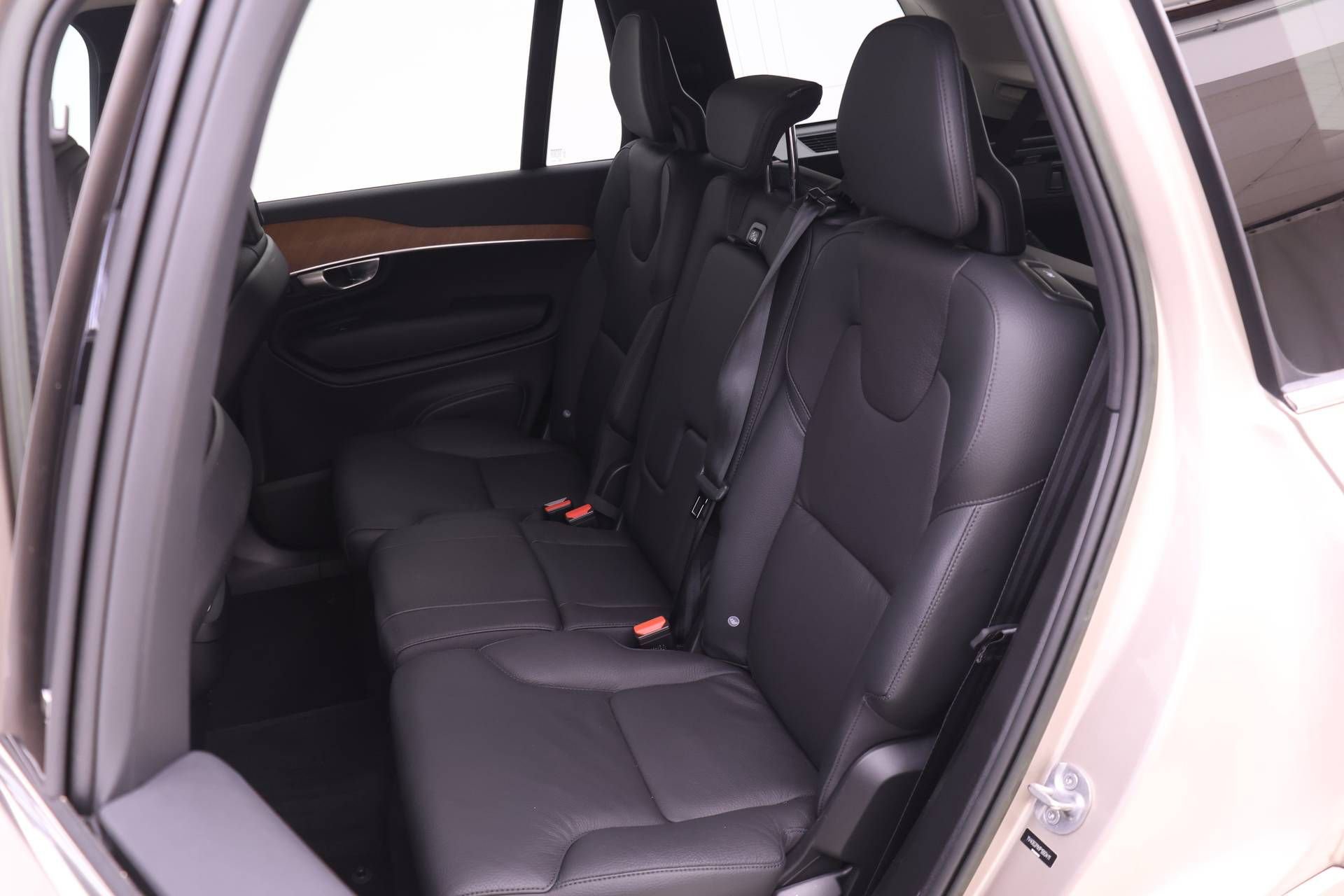 Certified 2023 Volvo XC90 B6 Plus w/ Protection Package Premier AWD/4WD image 13