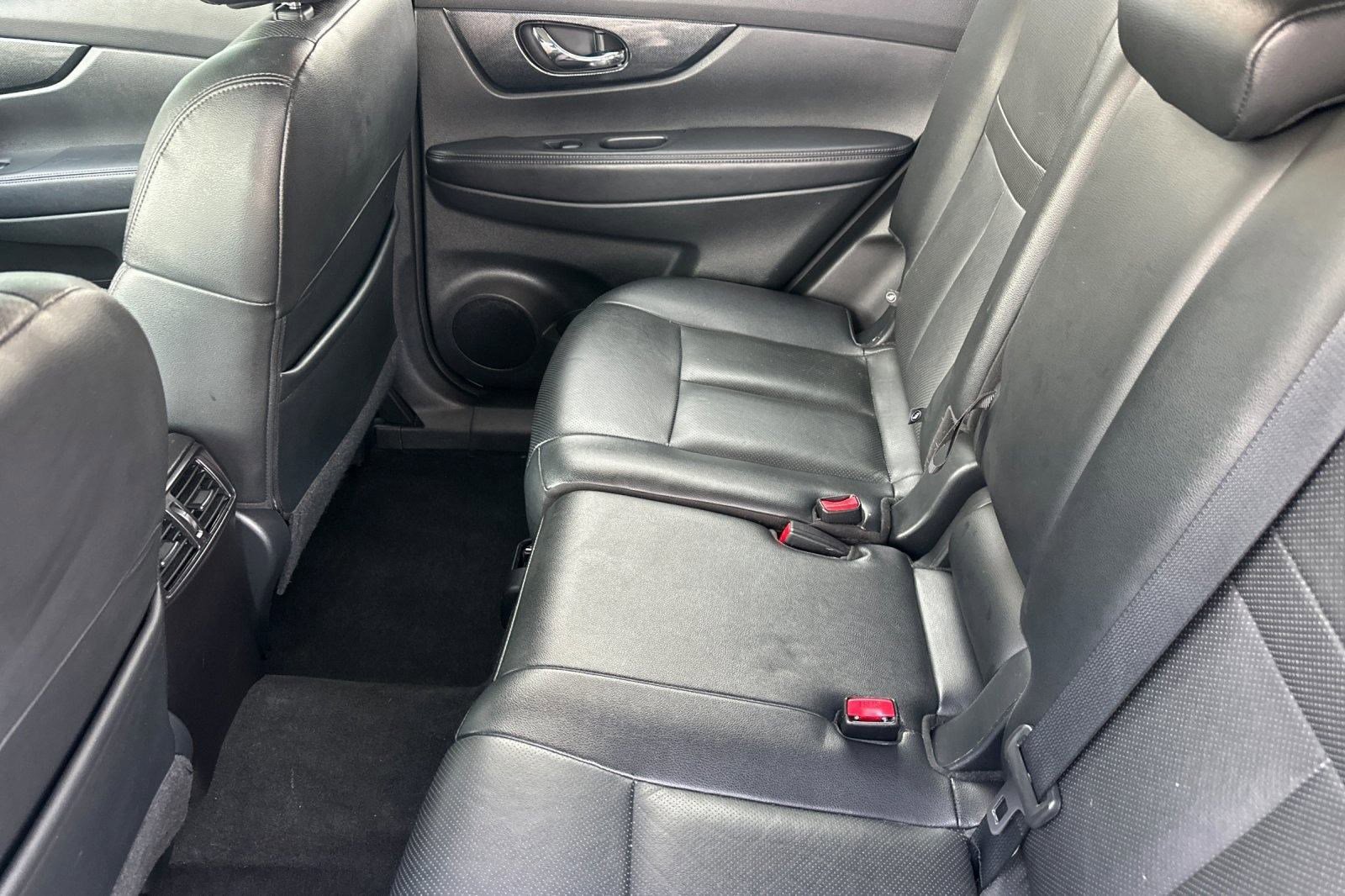 Used 2016 Nissan Rogue SL w/ SL Premium Package image 26