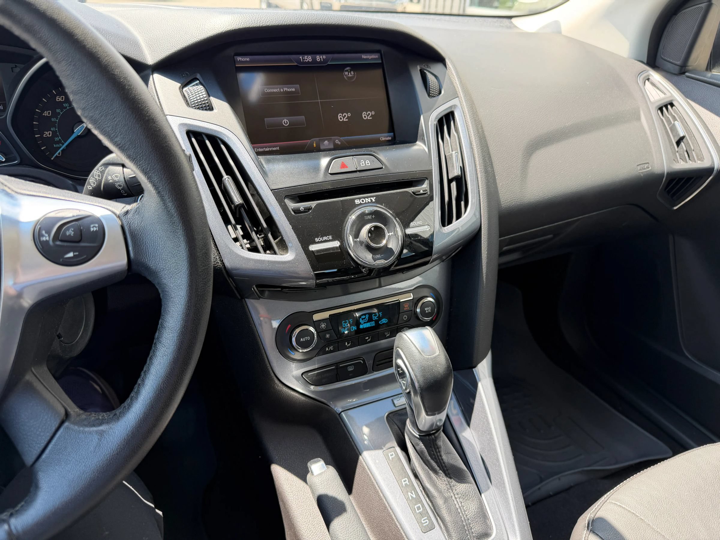 Used 2014 Ford Focus Titanium FWD image 15