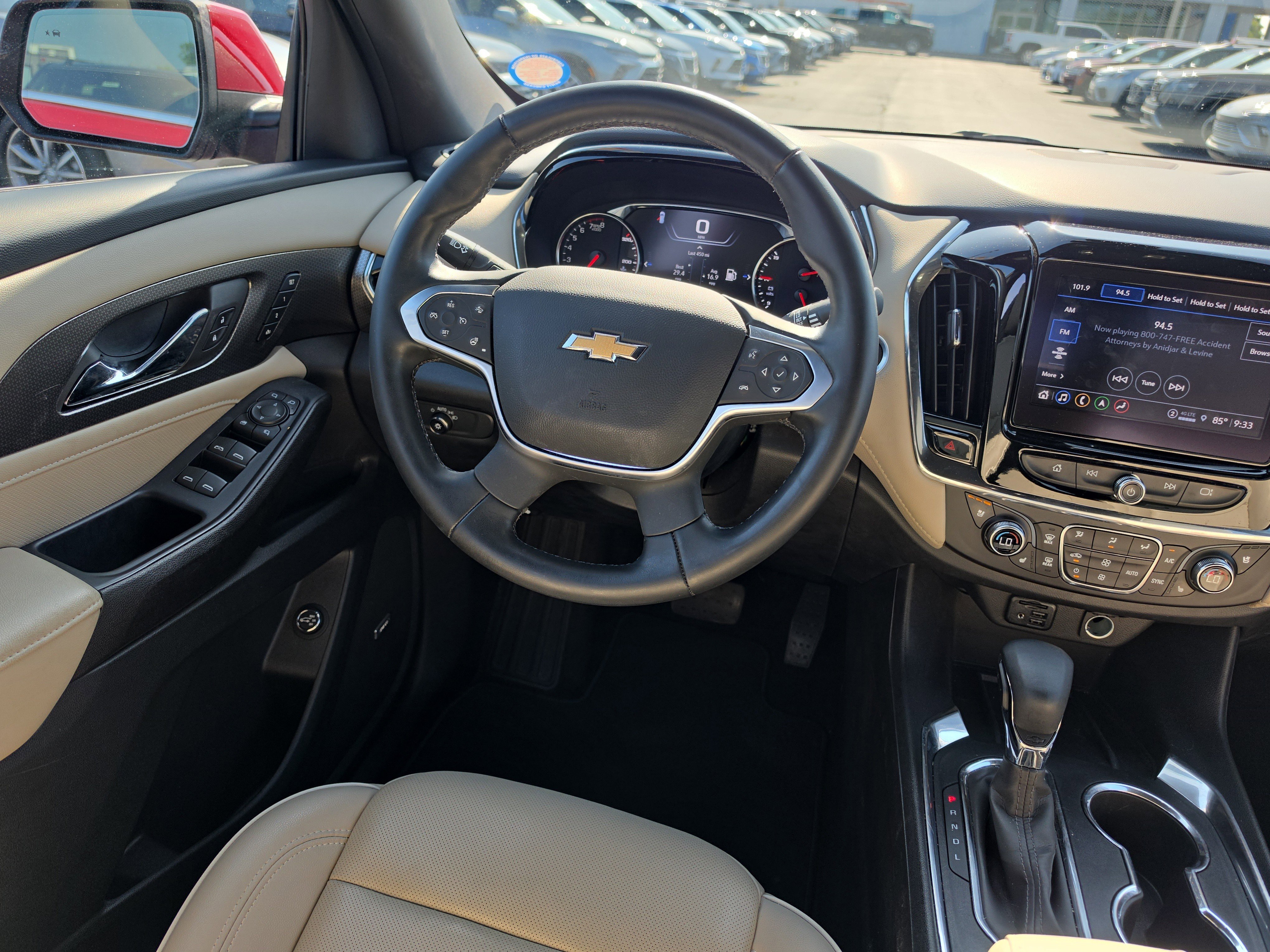 Used 2023 Chevrolet Traverse Premier FWD image 10