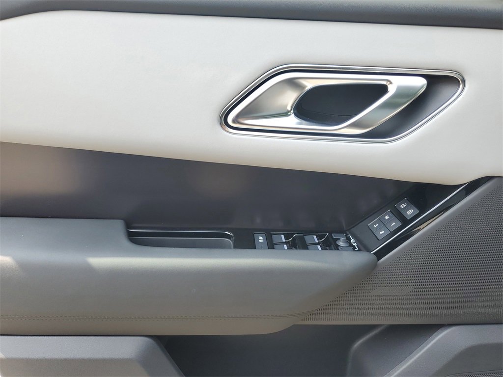New 2026 Land Rover Range Rover Velar Dynamic SE image 11