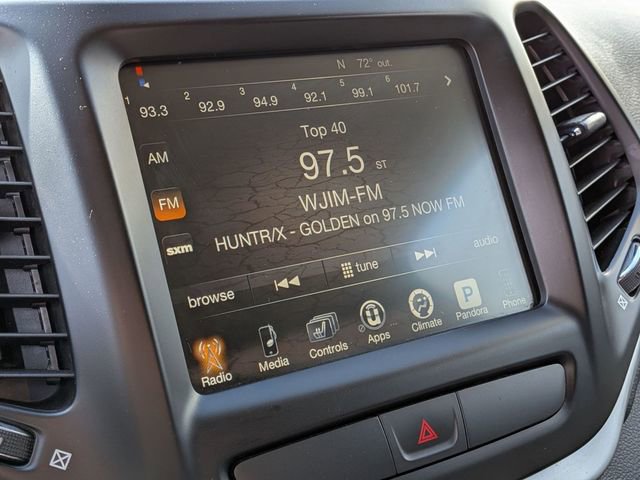 Used 2017 Jeep Cherokee Trailhawk w/ Cold Weather Group image 21