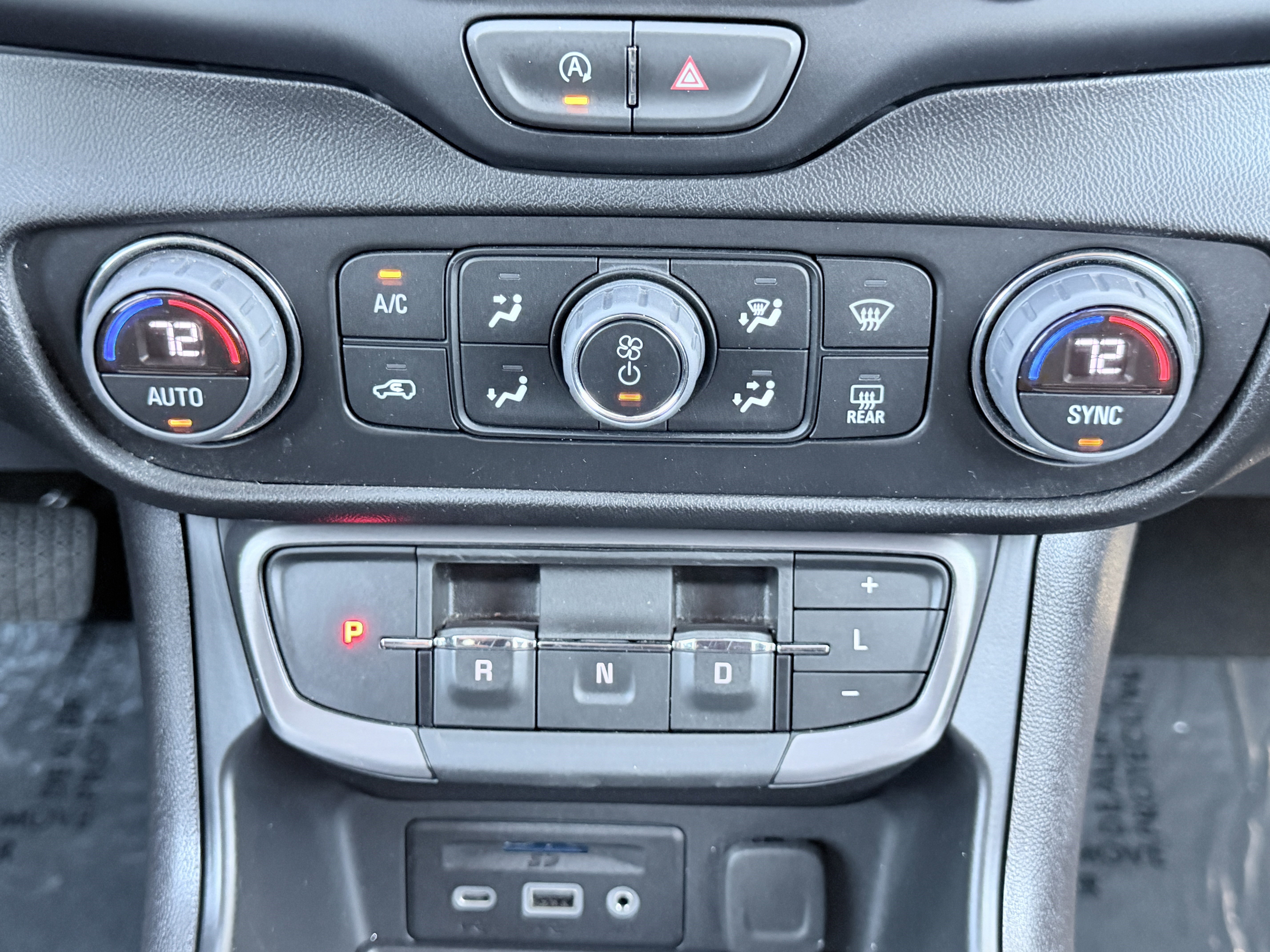 Used 2024 GMC Terrain AT4 image 23