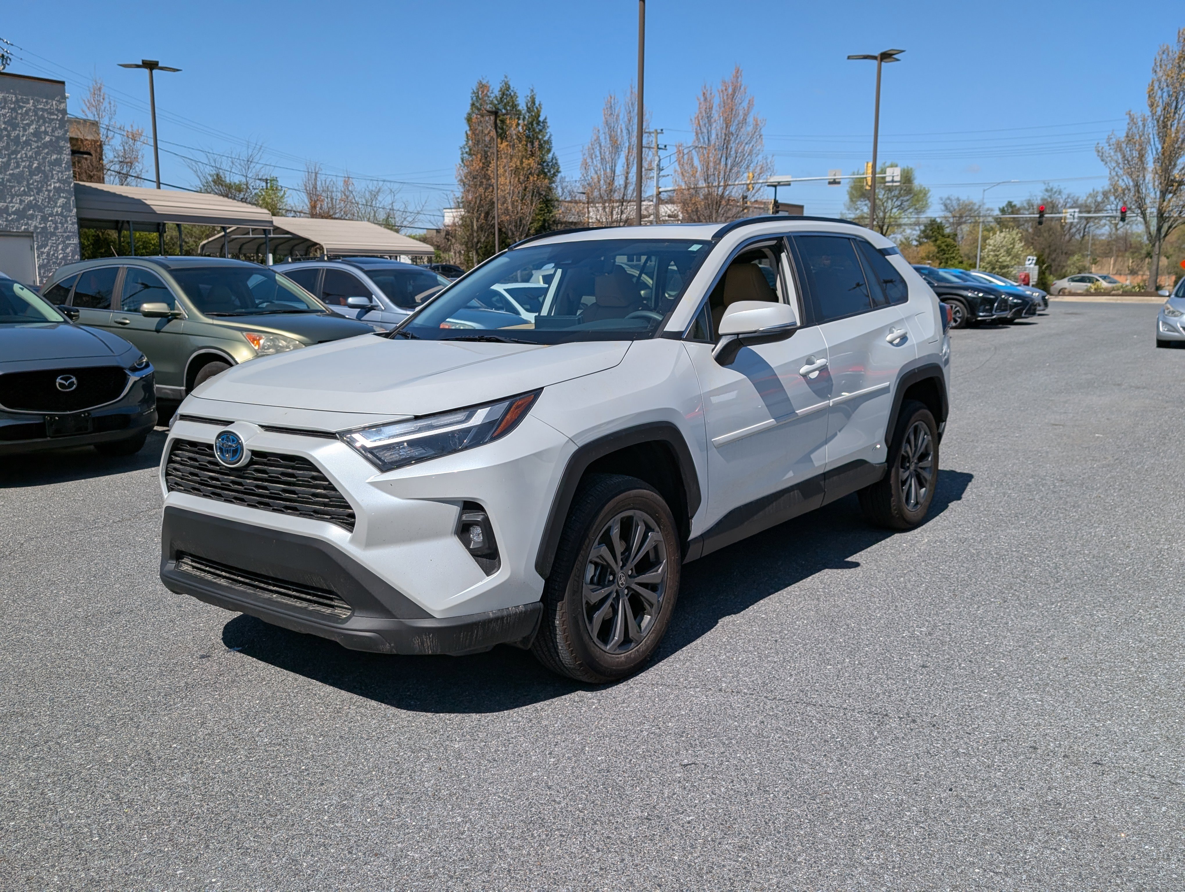 Used 2023 Toyota RAV4 XLE Premium AWD/4WD image 7
