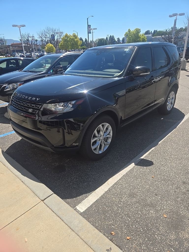 Used 2018 Land Rover Discovery SE image 1
