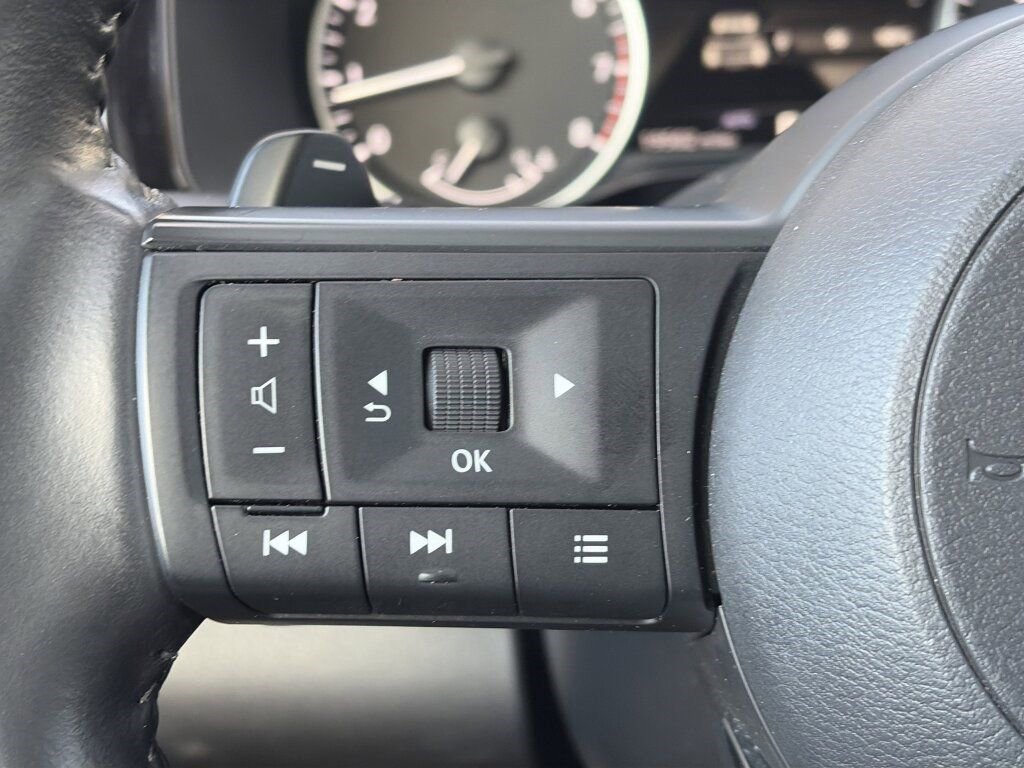 Certified 2025 Nissan Pathfinder SV image 23