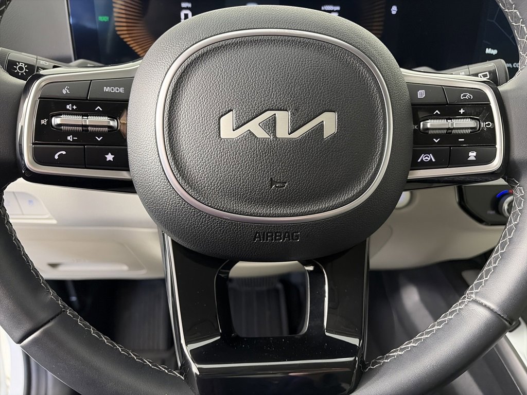 Used 2025 Kia Sorento EX image 16