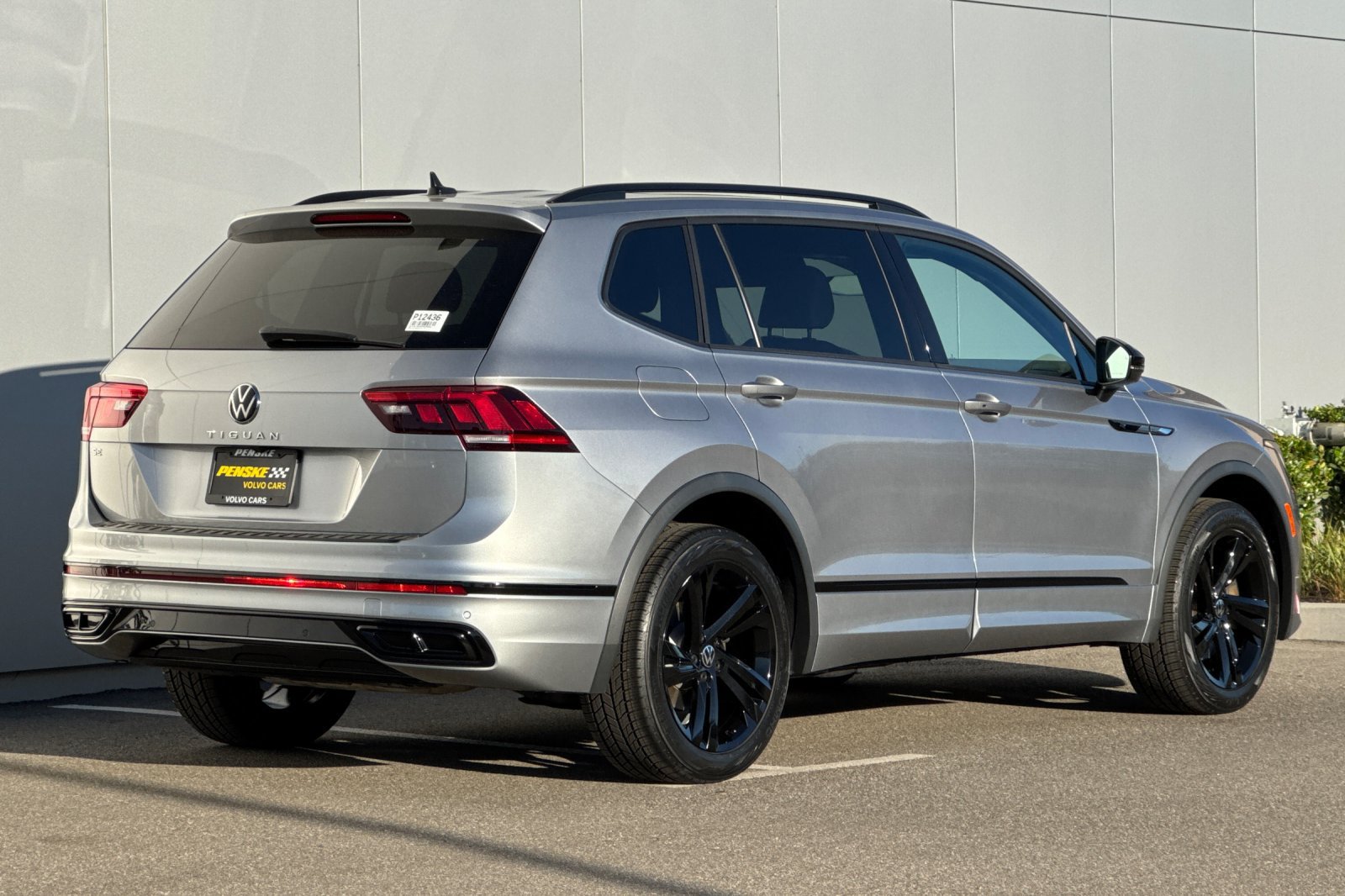 Used 2023 Volkswagen Tiguan SE R-Line FWD image 5