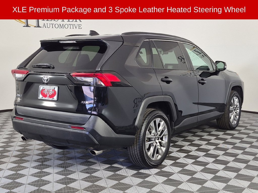 Used 2021 Toyota RAV4 XLE Premium FWD image 4