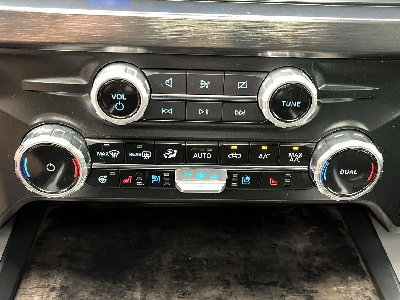 Certified 2024 Ford F250 Lariat w/ Lariat Ultimate Package AWD/4WD image 24