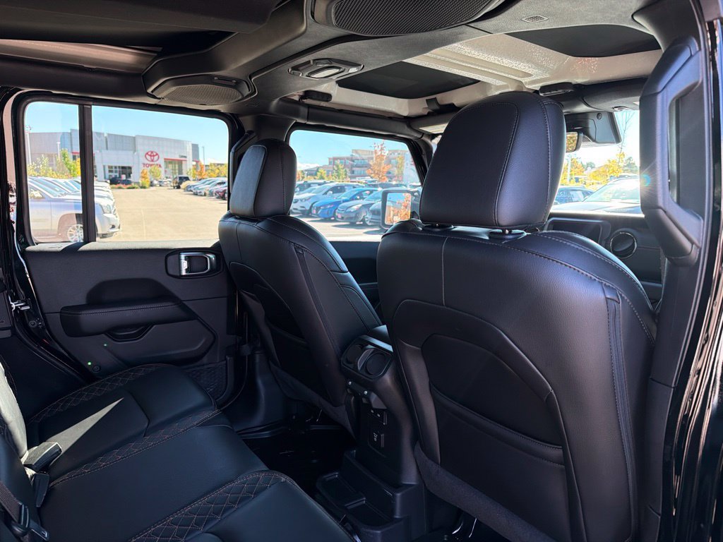 Used 2021 Jeep Wrangler Unlimited Sahara AWD/4WD image 16