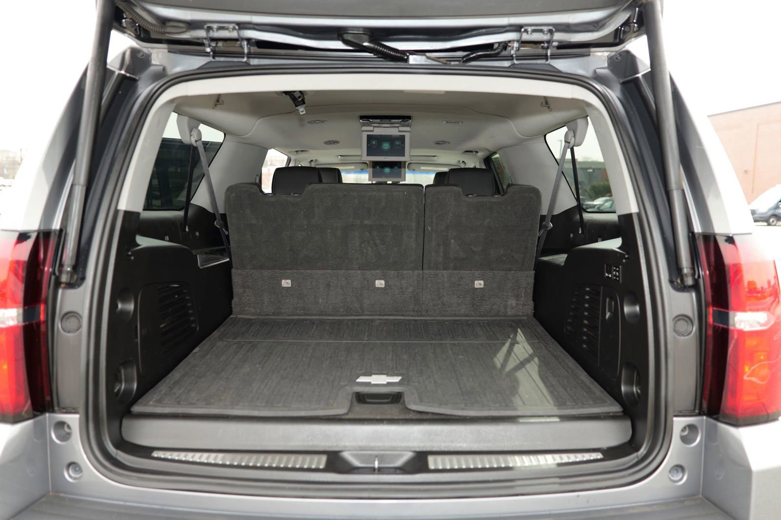 Used 2018 Chevrolet Suburban Premier image 29