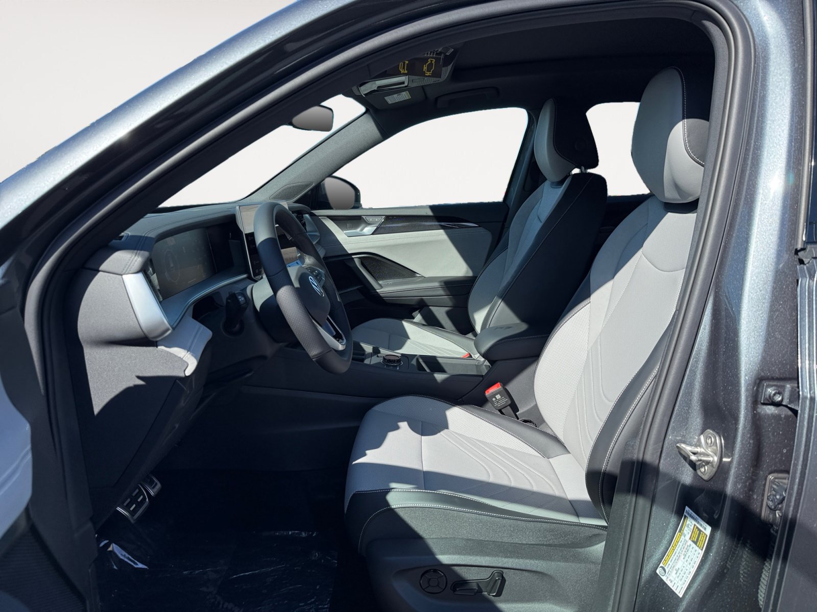 New 2026 Volkswagen Tiguan SE R-Line FWD image 10