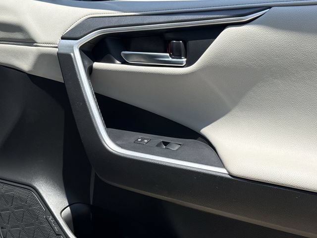 Used 2020 Toyota RAV4 Limited AWD/4WD image 29