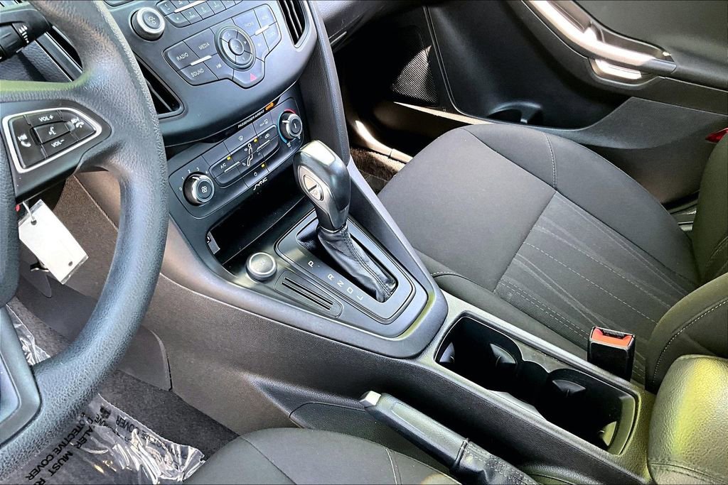 Used 2016 Ford Focus SE w/ SE Power Seat Package image 13