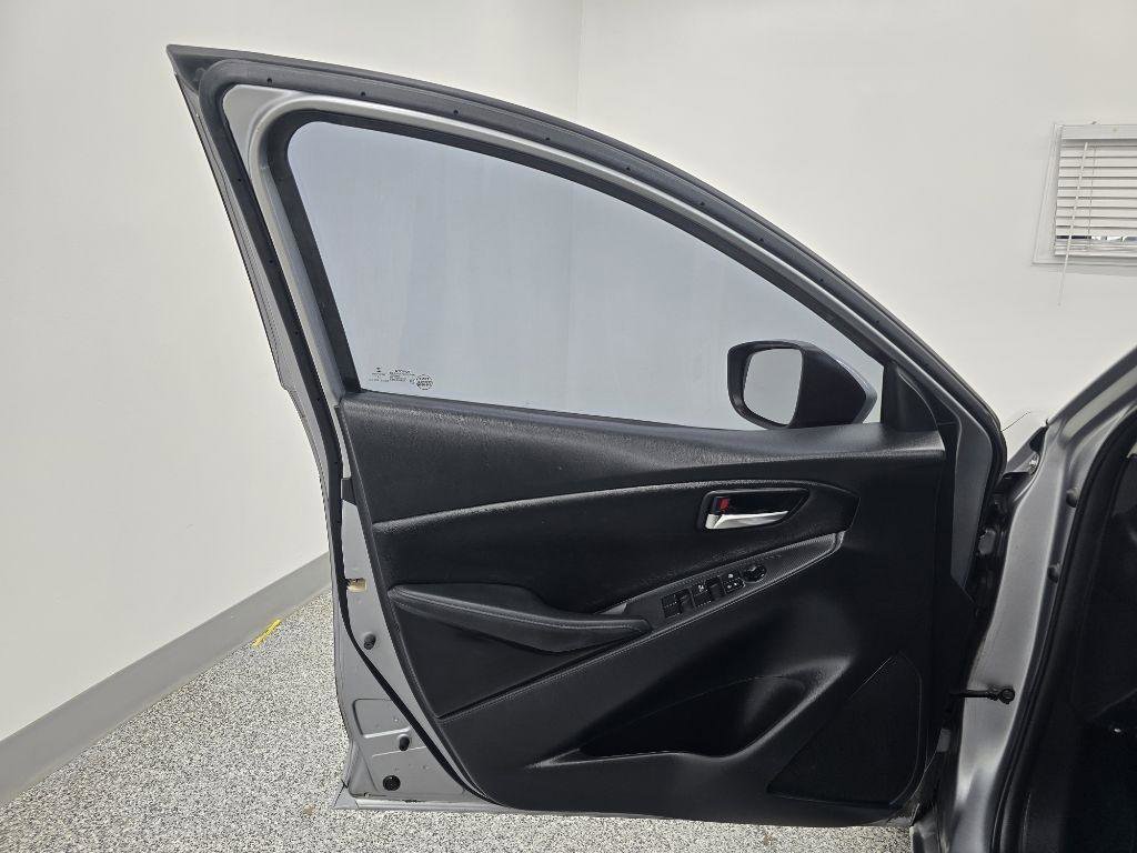 Used 2016 Scion iA FWD image 29
