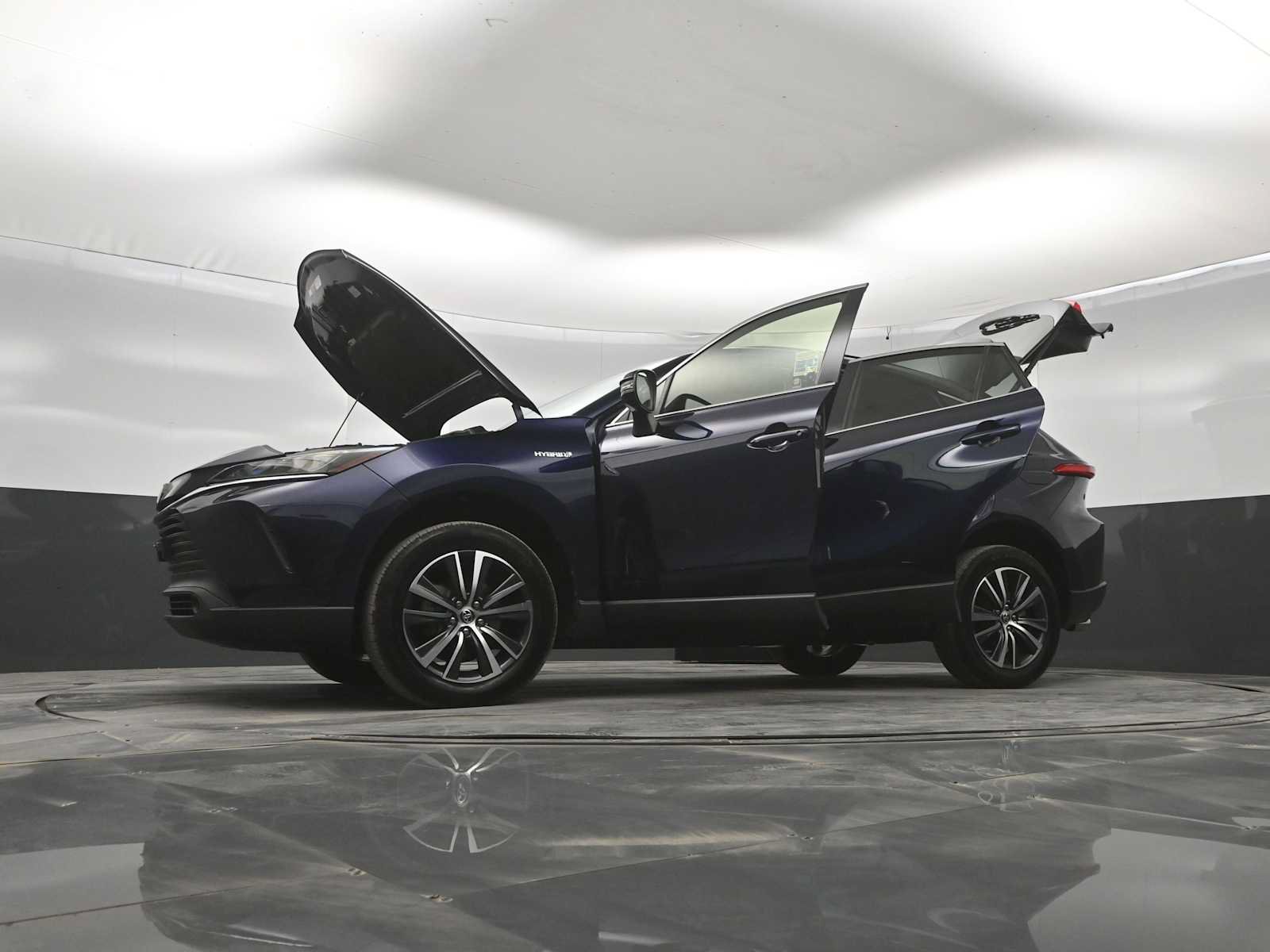 Used 2021 Toyota Venza LE AWD/4WD image 47
