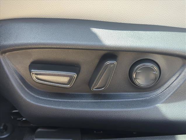 Used 2026 Toyota Camry XLE FWD image 12