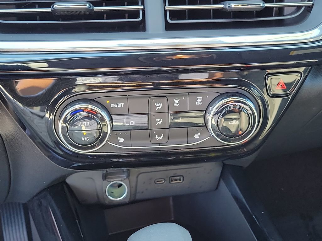 Used 2024 Chevrolet Trax RS w/ Driver Confidence Package image 30