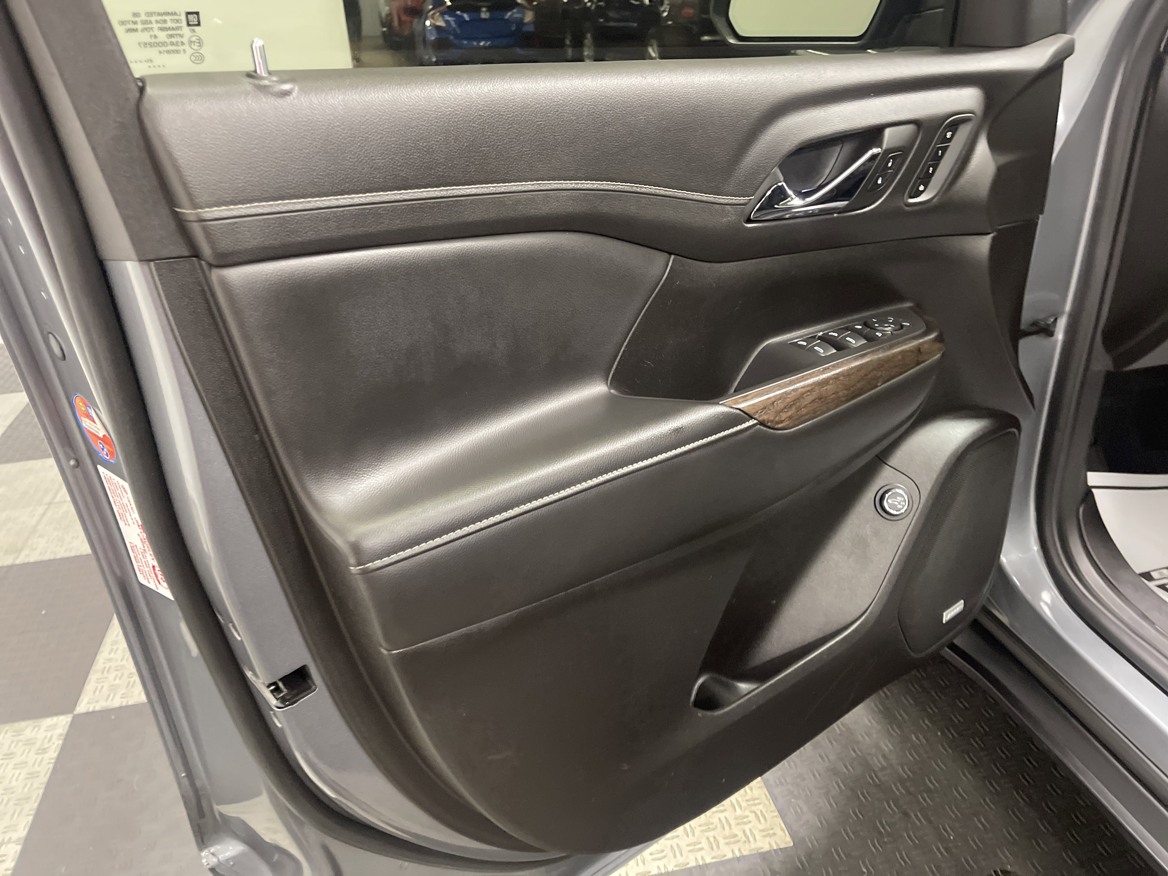 Used 2022 GMC Acadia Denali w/ Denali Ultimate Package image 10