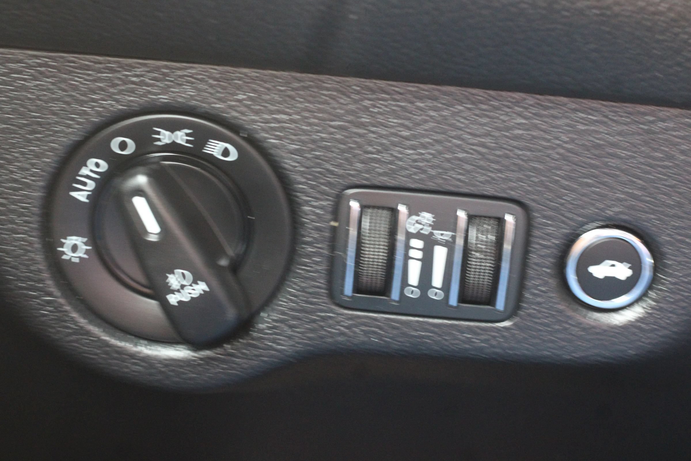 Used 2015 Dodge Challenger R/T w/ Quick Order Package 28B R/T RWD image 19