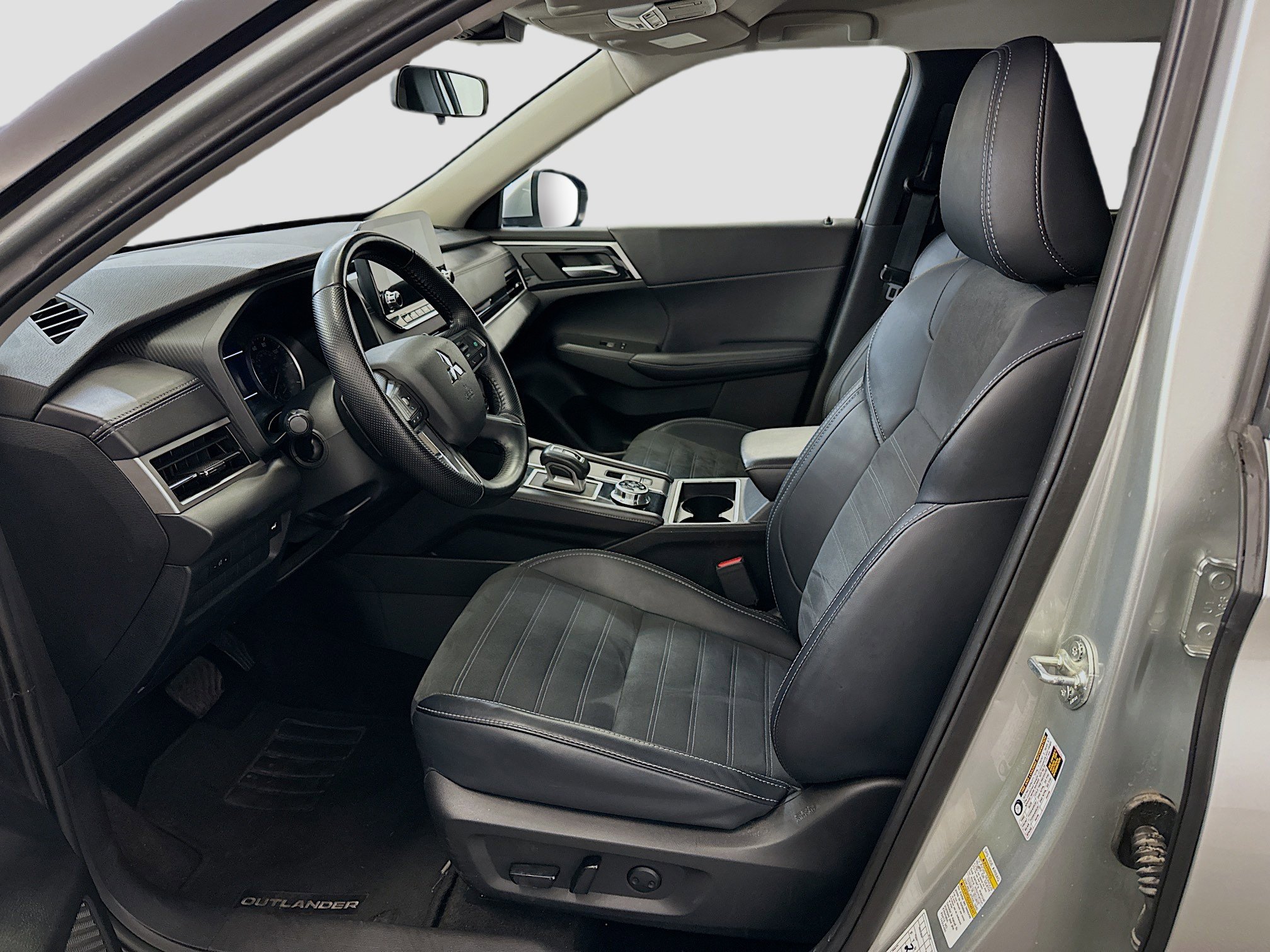 Used 2024 Mitsubishi Outlander SE Black Edition image 13