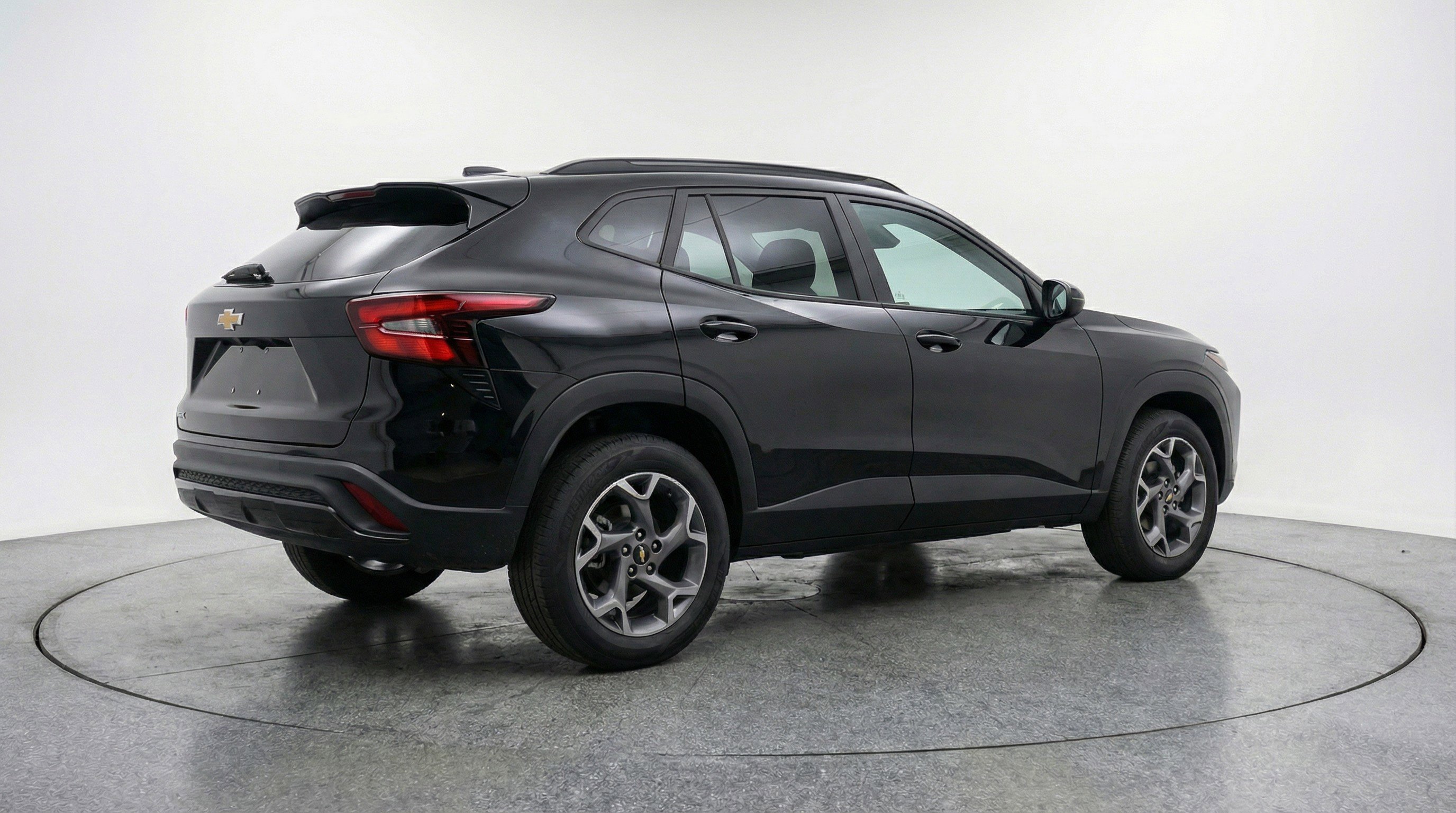 Used 2025 Chevrolet Trax LT image 9