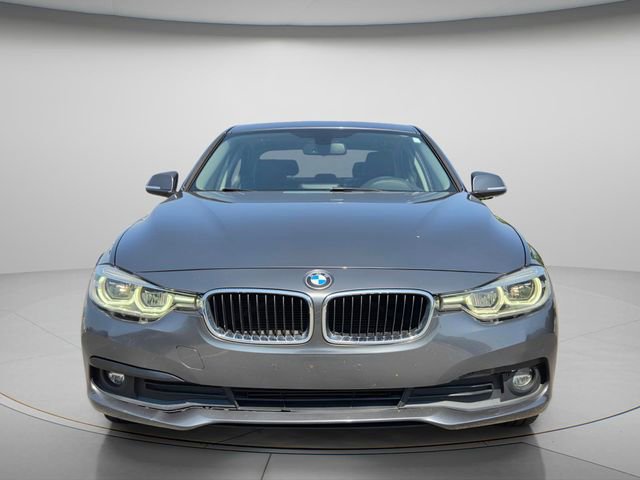 Used 2018 BMW 320i Sedan RWD image 4
