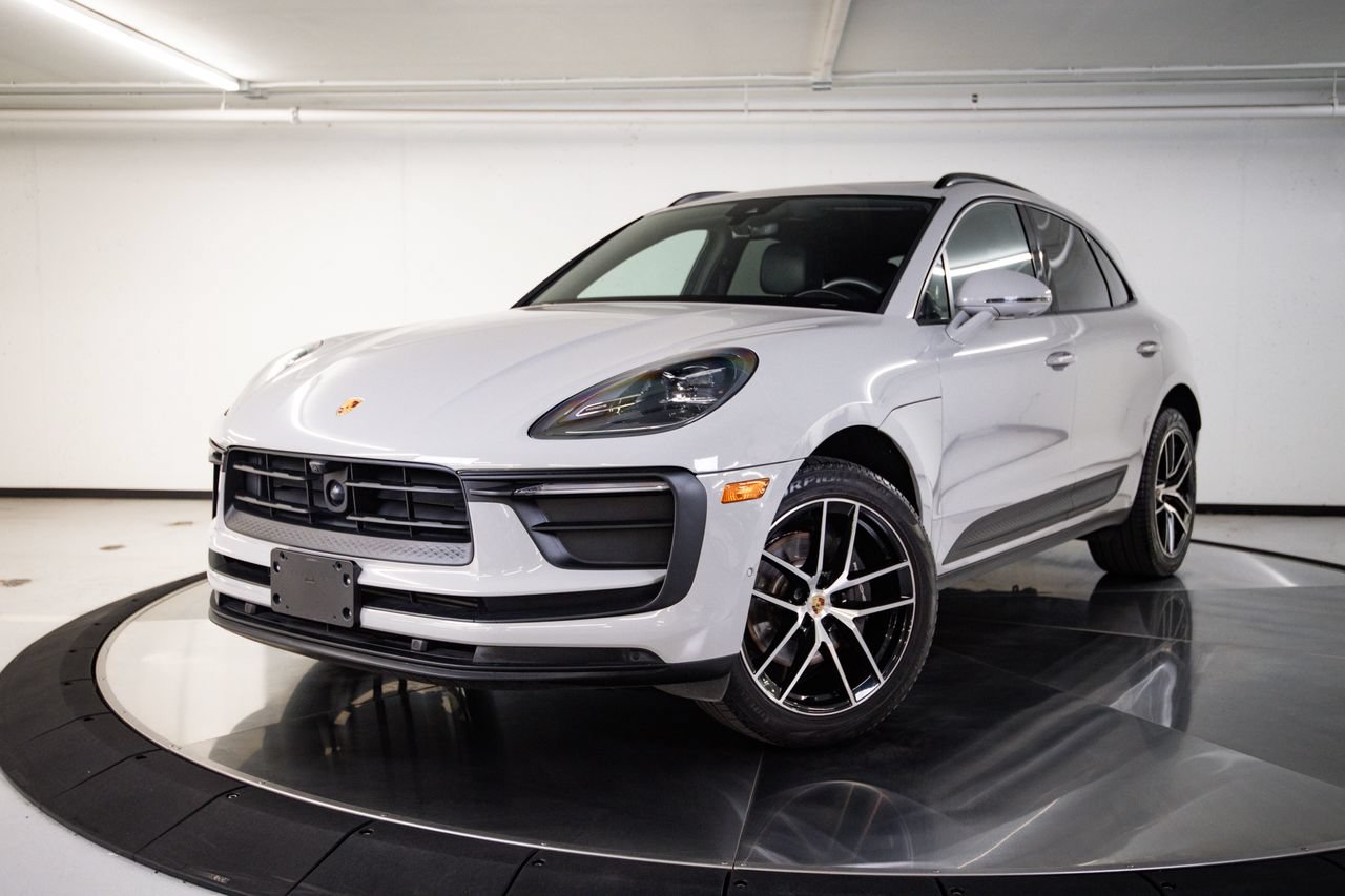 Certified 2023 Porsche Macan AWD/4WD image 1