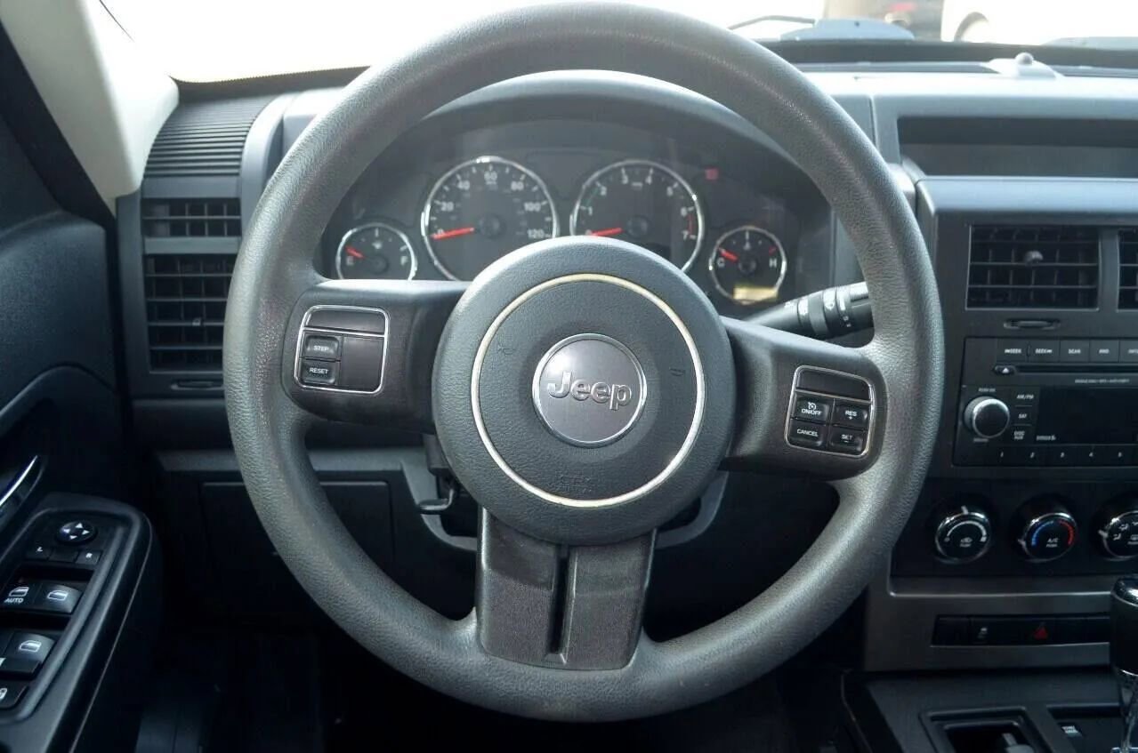 Used 2012 Jeep Liberty Sport RWD image 35