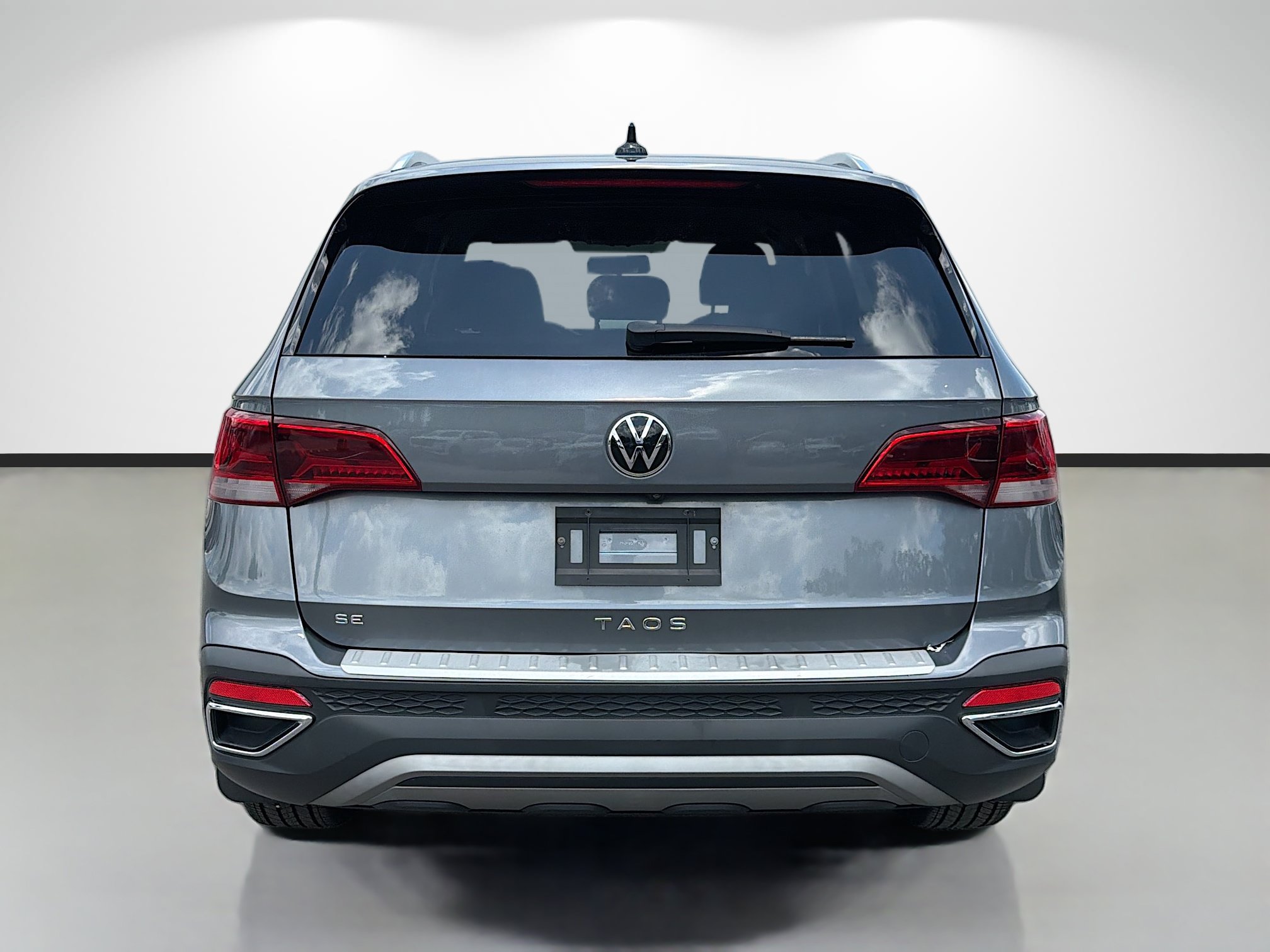 Used 2022 Volkswagen Taos SE FWD image 4