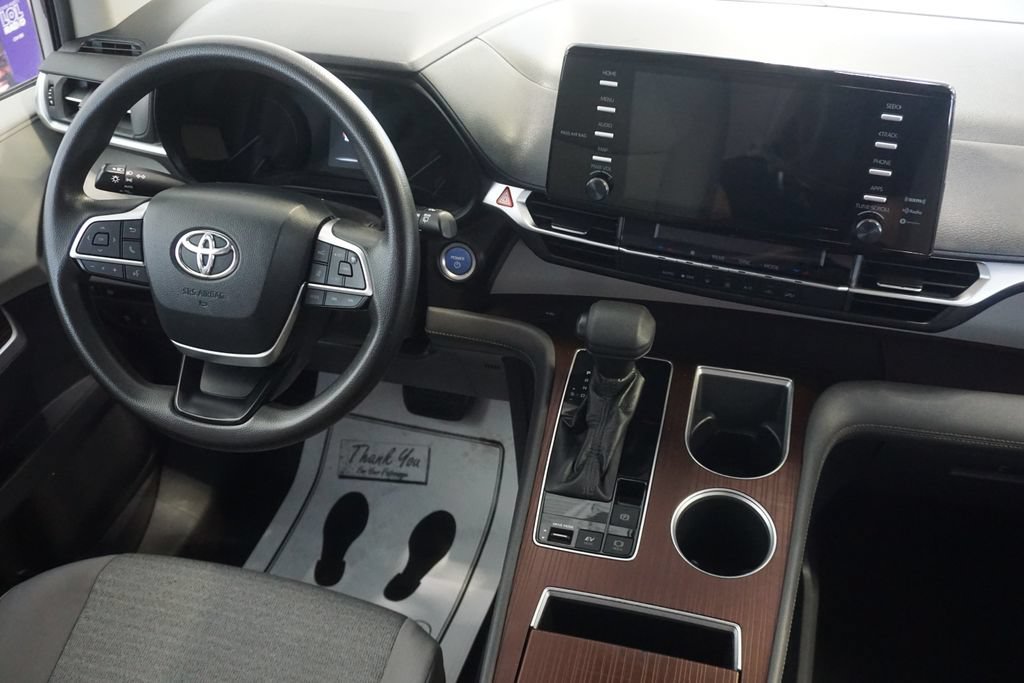 Certified 2021 Toyota Sienna LE FWD image 28