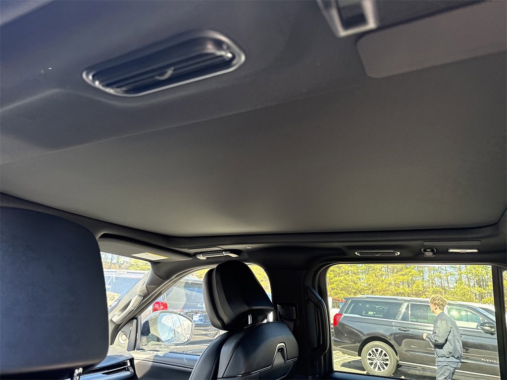 Used 2025 Lincoln Navigator L Reserve w/ Jet Appearance Package image 15