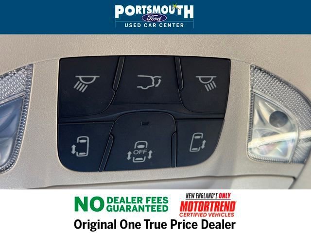 Used 2024 Chrysler Pacifica Touring-L image 19