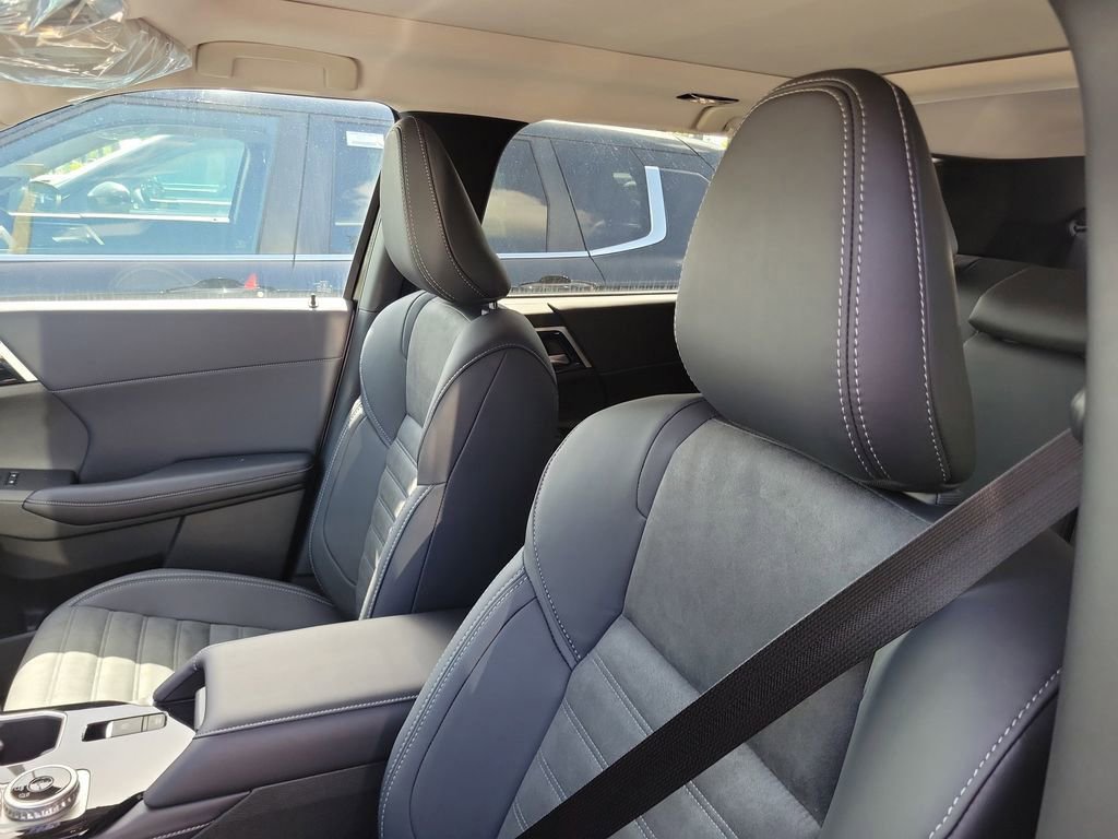 New 2025 Mitsubishi Outlander SE image 7