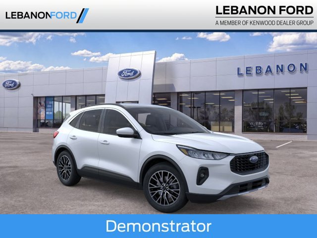 New 2025 Ford Escape SE w/ Class II Trailer Tow Package FWD image 1
