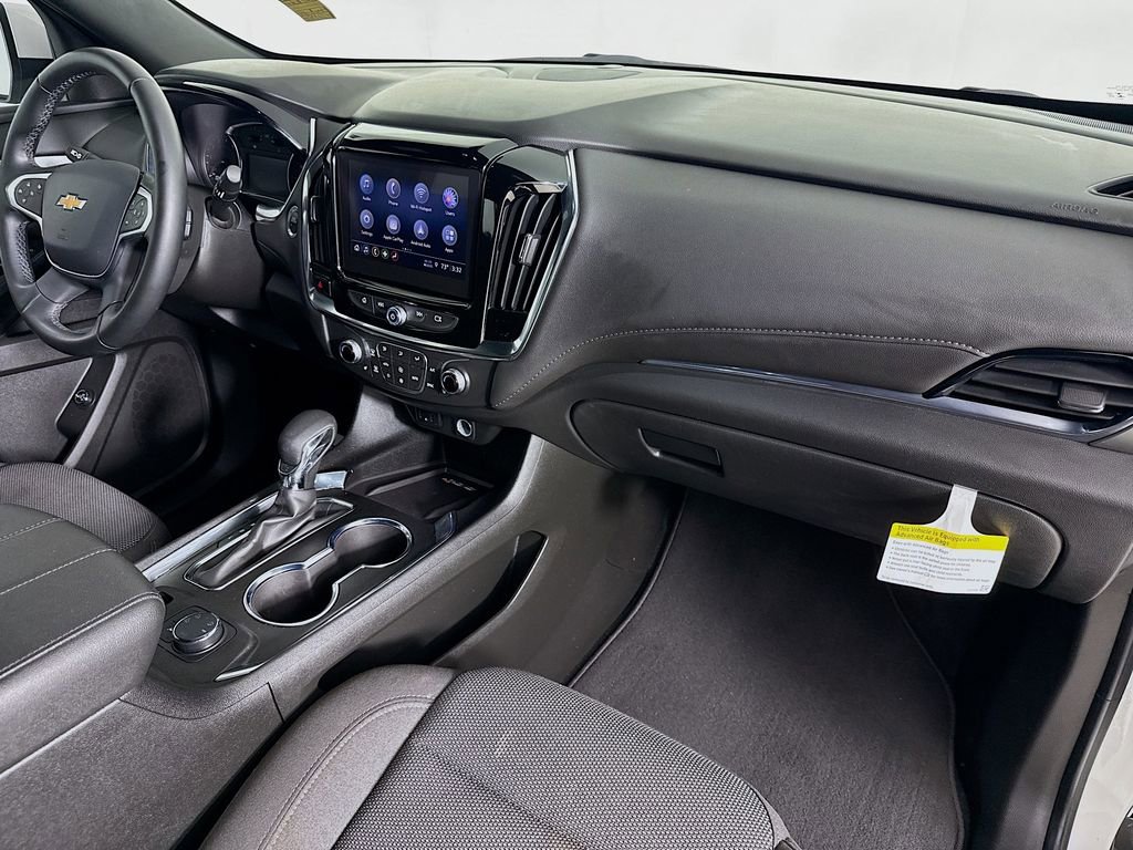 Used 2023 Chevrolet Traverse LT w/ Rear Camera Mirror Package image 31
