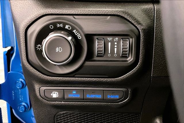 Used 2022 Jeep Wrangler Unlimited Sahara w/ Cold Weather Group image 34