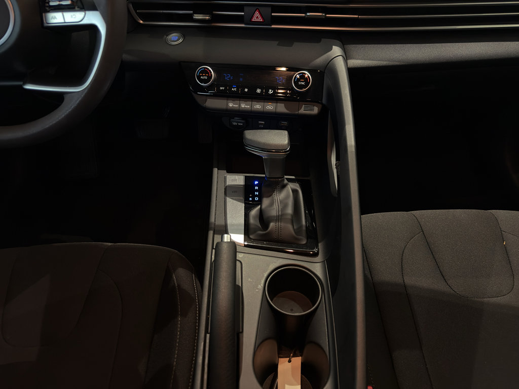 Used 2023 Hyundai Elantra SEL image 18