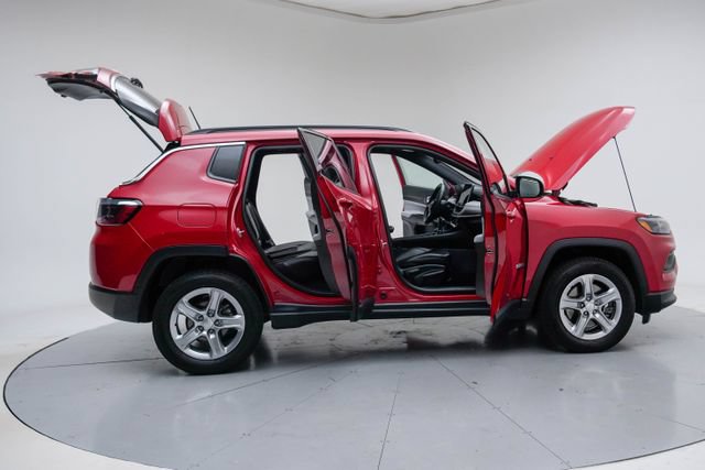 Used 2024 Jeep Compass Latitude AWD/4WD image 15