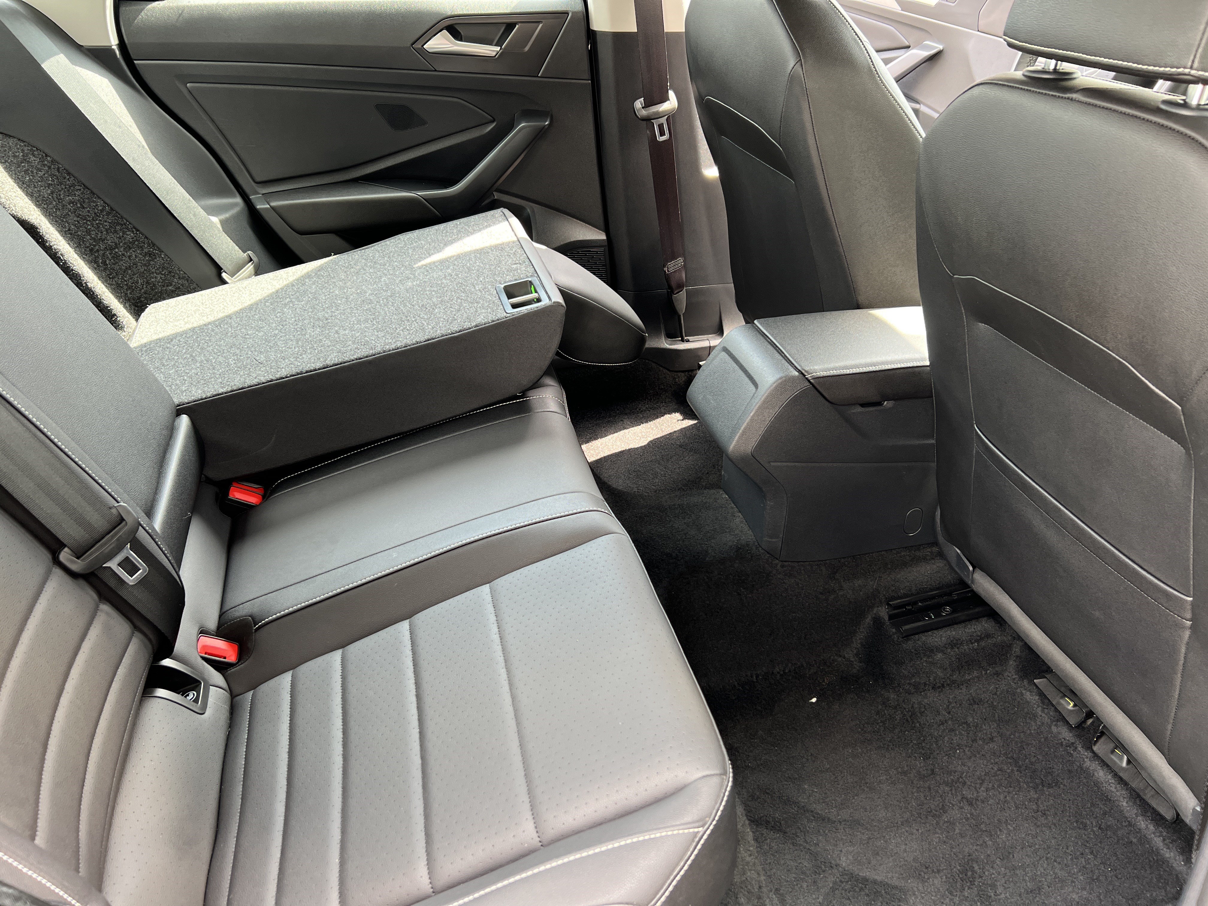 Used 2024 Volkswagen Jetta SE FWD image 18