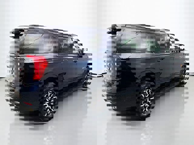 Used 2023 GMC Yukon XL AT4 w/ Technology Package image 8