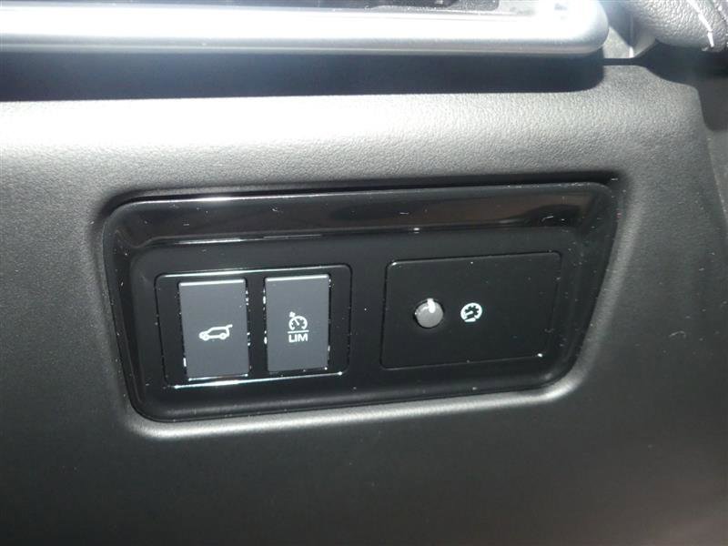 Used 2019 Jaguar F-PACE SVR image 29